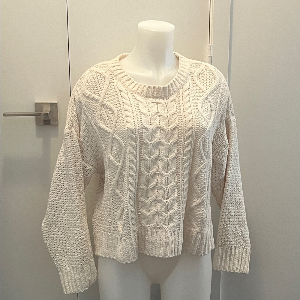 Cozy Cable Knit Sweater size large